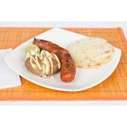 Chorizo con Arepa o con Papa